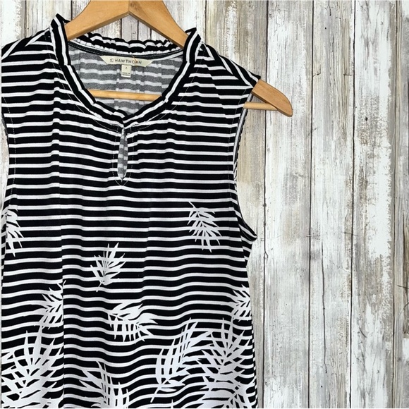 41 Hawthorn Black & White Stripe Palm Sleeveless Blouse - Picture 3 of 5